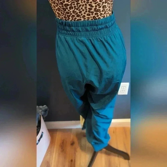 Tek Gear Zipper-Hem Women's Woven Track Pants (EUC) - Picture 7 of 13